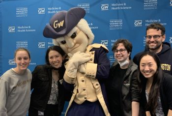 Students with George Washington mascot